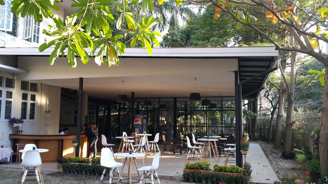 Coc Guest House & Hostel Chiang Mai Exteriör bild
