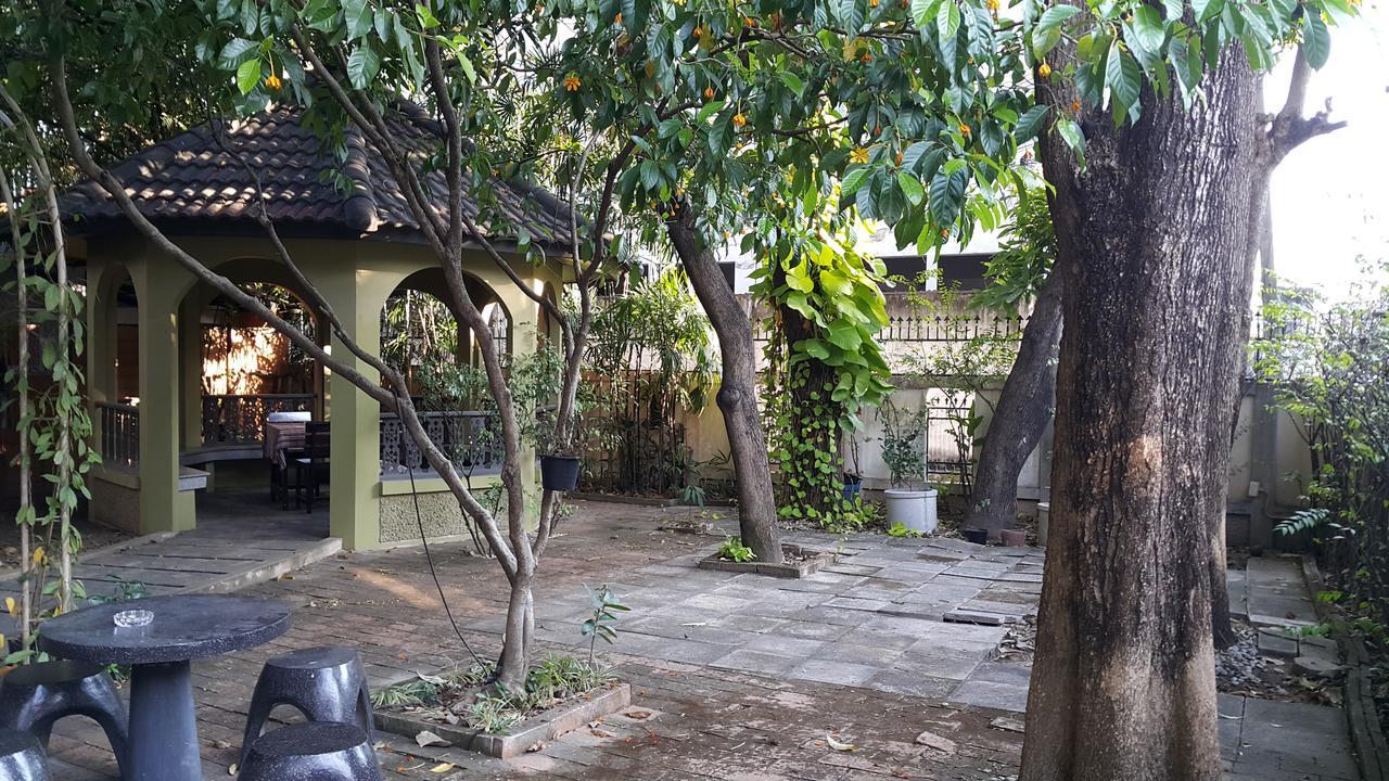 Coc Guest House & Hostel Chiang Mai Exteriör bild
