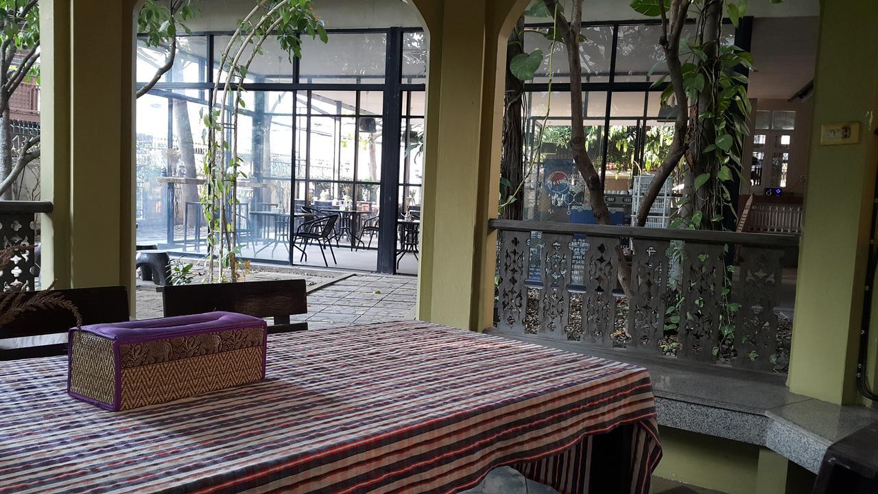 Coc Guest House & Hostel Chiang Mai Exteriör bild