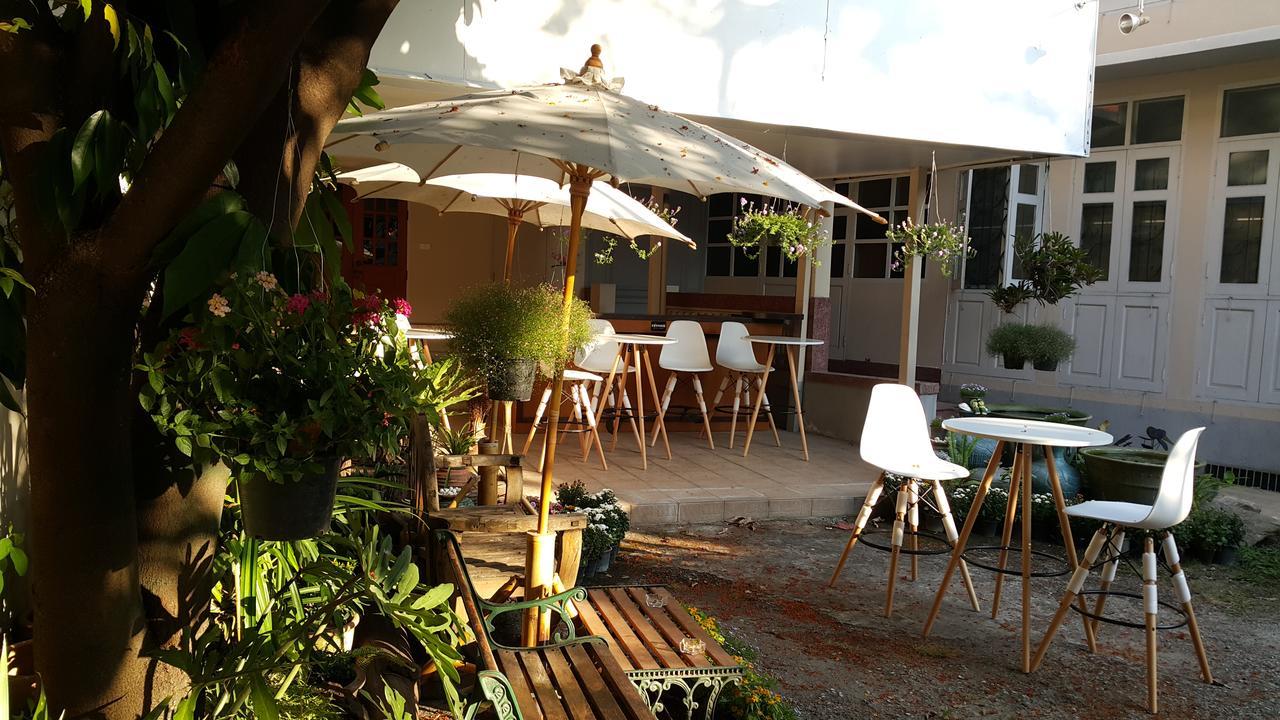 Coc Guest House & Hostel Chiang Mai Exteriör bild