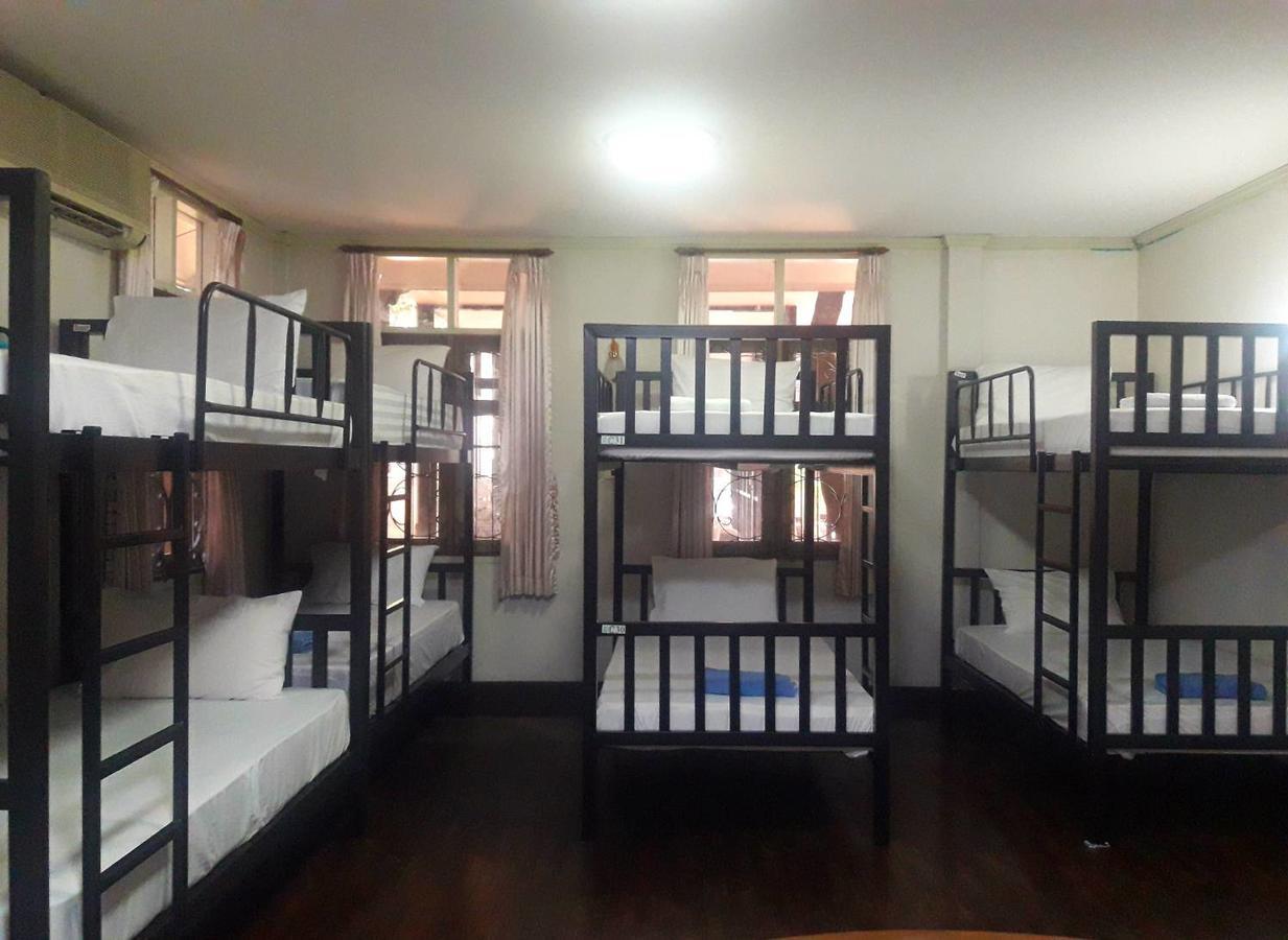 Coc Guest House & Hostel Chiang Mai Exteriör bild