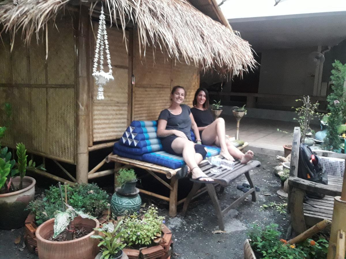 Coc Guest House & Hostel Chiang Mai Exteriör bild