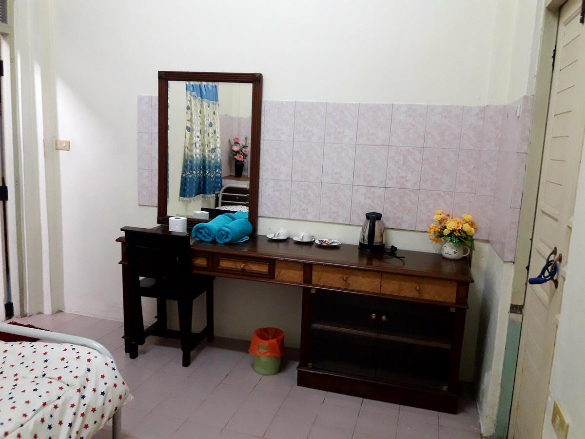 Coc Guest House & Hostel Chiang Mai Exteriör bild