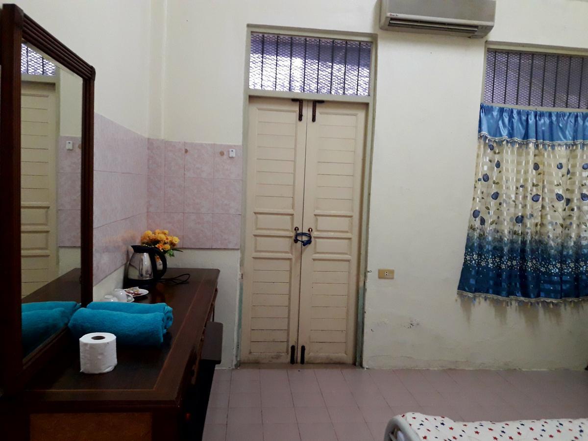 Coc Guest House & Hostel Chiang Mai Exteriör bild